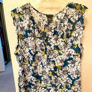 Ann Taylor, sleeveless blouse, big white flowers